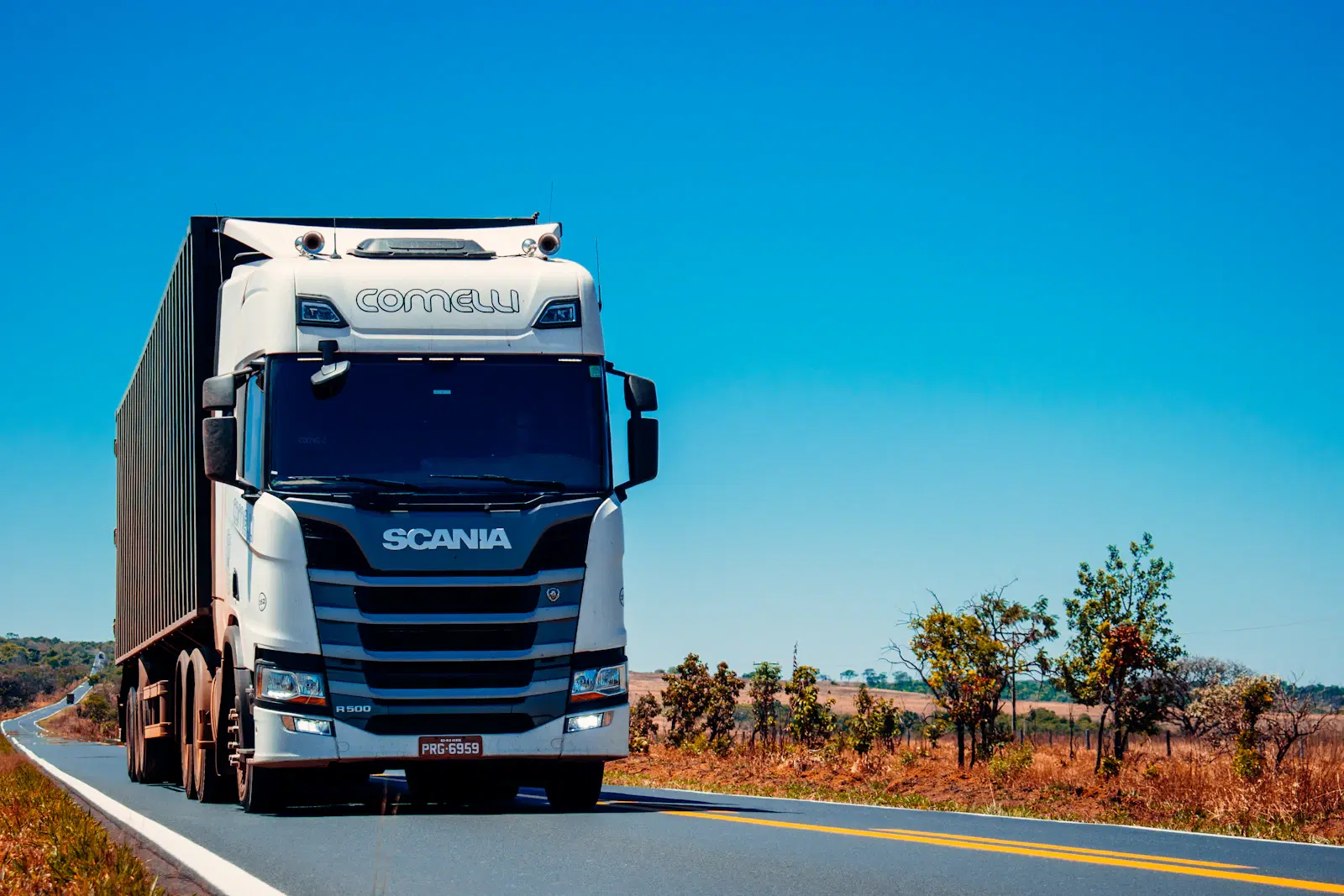 Logistics operations dashboard for dispatch and service tracking